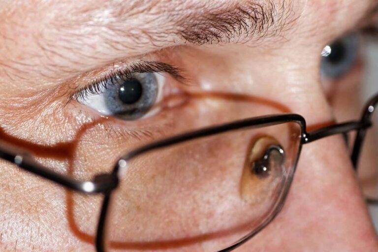 kontaktlinsen und lesebrille