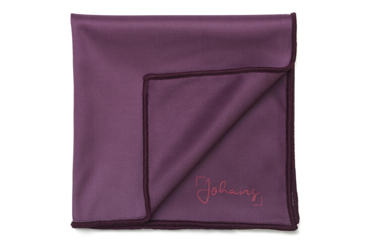 Johans_Tuch-Bordeauxrot-gefaltet Spectacle and display cloth BORDEAUXROT