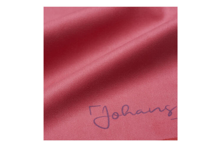 Johans_Tuch-Hibiskusrot-detail Brillen- und Displaytuch HIBISKUSROT