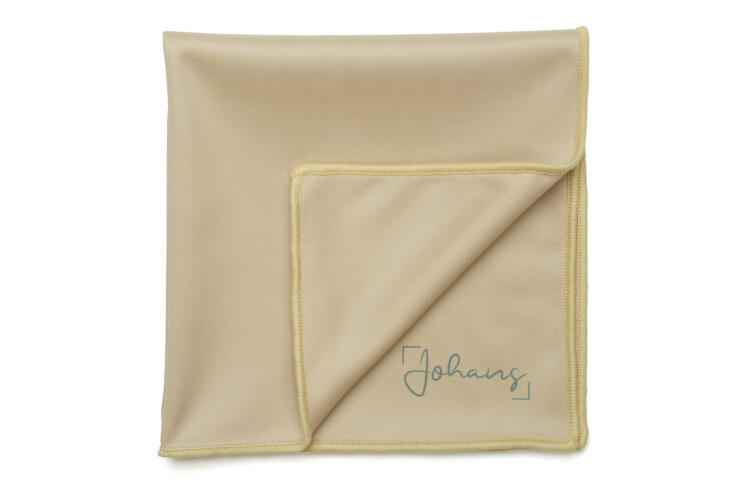 Johans_Tuch-sandgelb-gefaltet Brillen- und Displaytuch SANDGELB