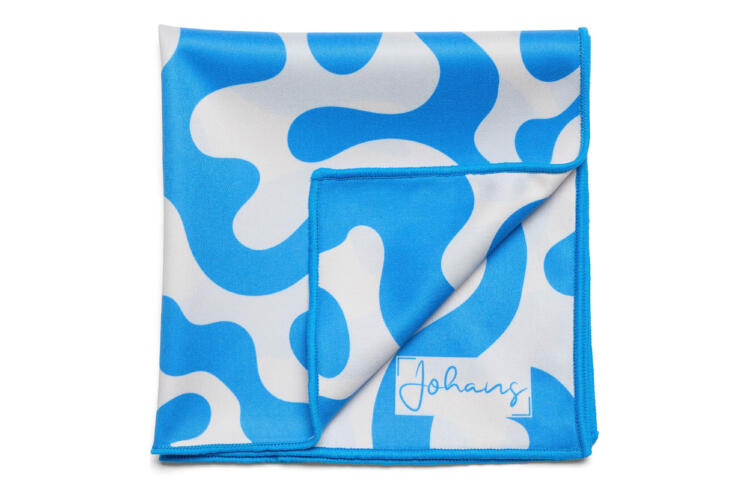 Johans-Tuch-Blue-Swirl-gefaltet Brillen- und Displaytuch Blue Swirl